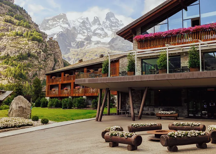 Grand Hotel Courmayeur Mont Blanc, By R Collection Hotels photo