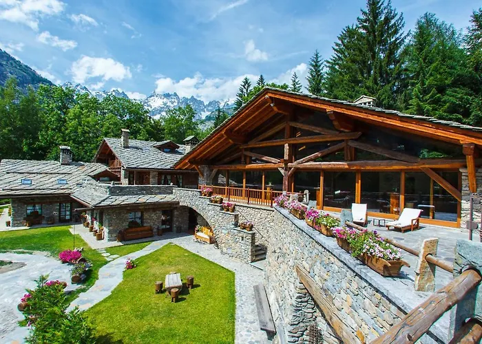 Au Coeur Des Neiges Resort Spa & Free E-Bike Courmayeur photo